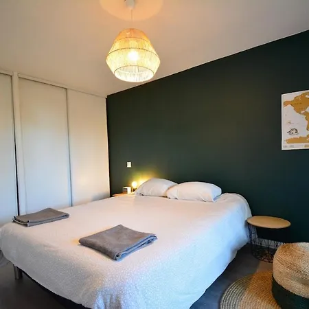 Bruyeres With Deck And Private Parking *